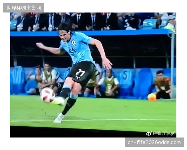 乌拉圭在热身赛中展现稳固防守，依靠低位密集站位有效限制对手射门角度。